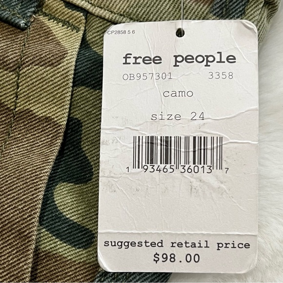 Free People Remy Green Camo High-Waisted Wide Leg Jeans Size 24 NWT - Picture 7 of 16